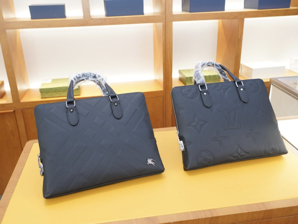 Burberry 563327 Bag