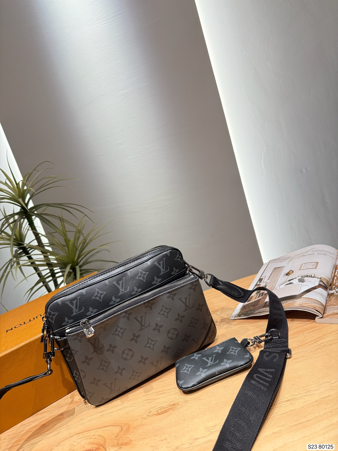 Louis Vuitton 564063 Bag Size 25, 18