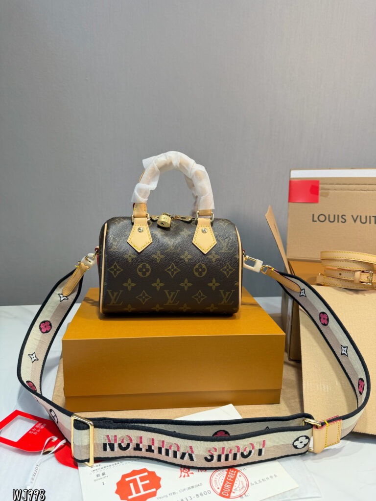 Louis Vuitton 564318 Bag Size 20, 11