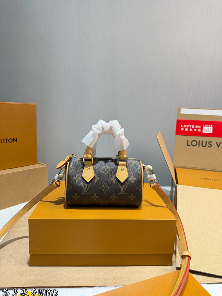 Louis Vuitton 564319 Bag Size 16