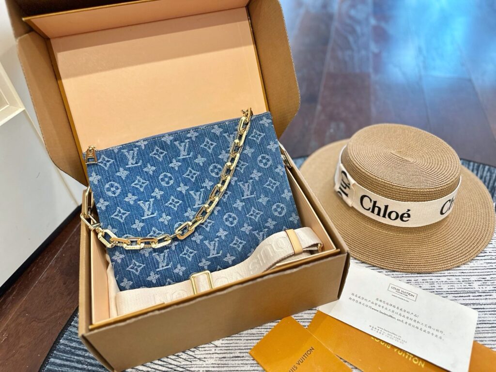 Louis Vuitton 564610 Bag Size 26