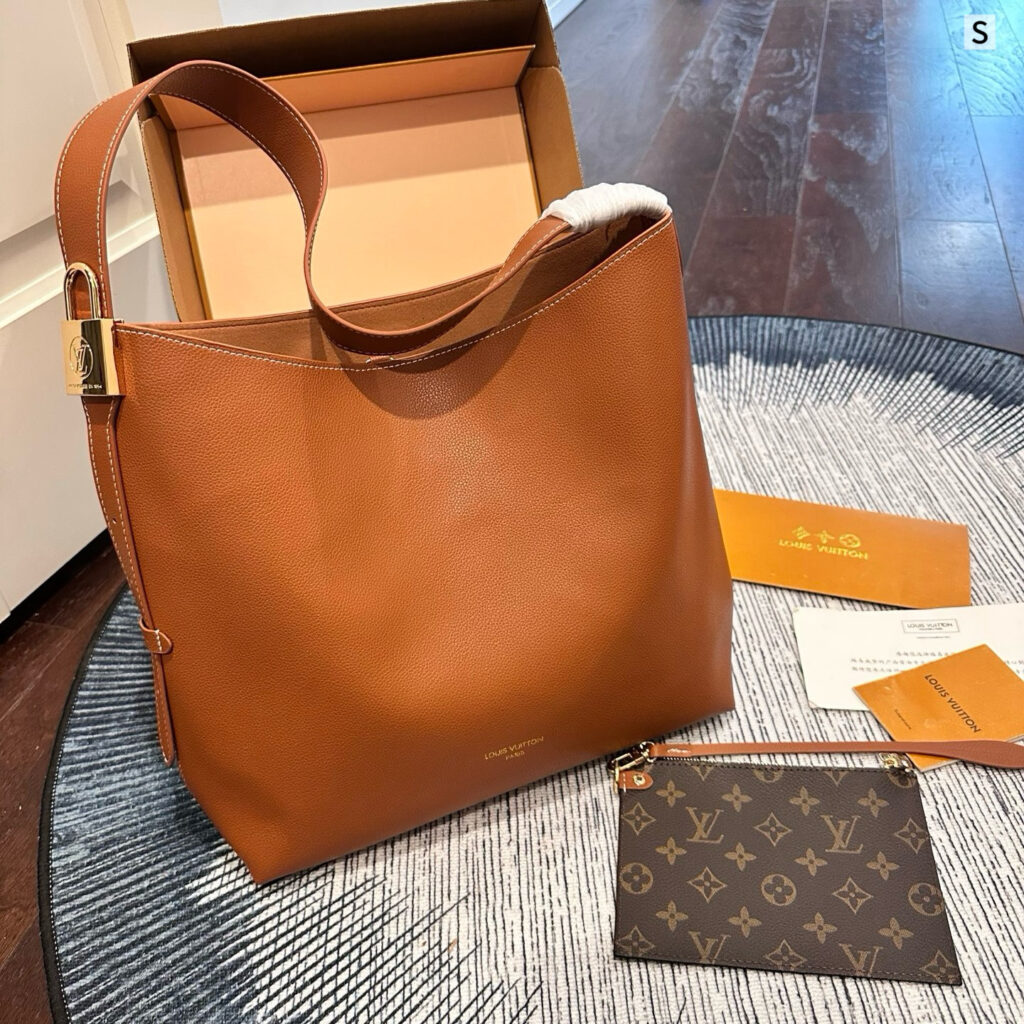 Louis Vuitton 564617 Bag