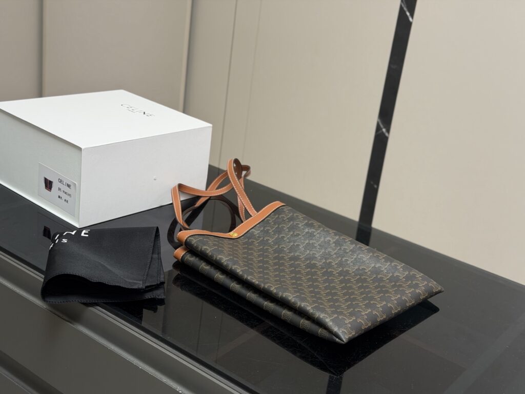 Celine 564644 Bag Size 26