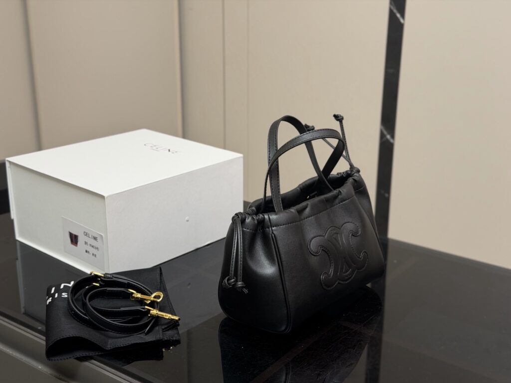 Celine 564648 Bag Size 22
