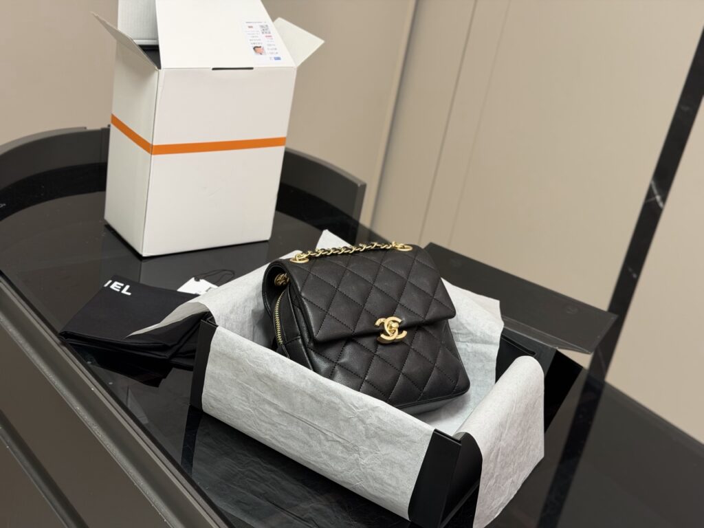 Chanel 564702 Bag Size 19