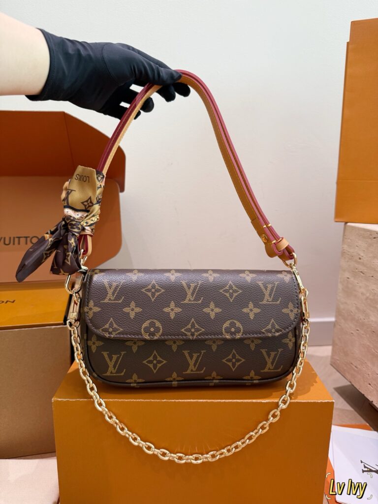 Louis Vuitton 564722 Bag Size 22