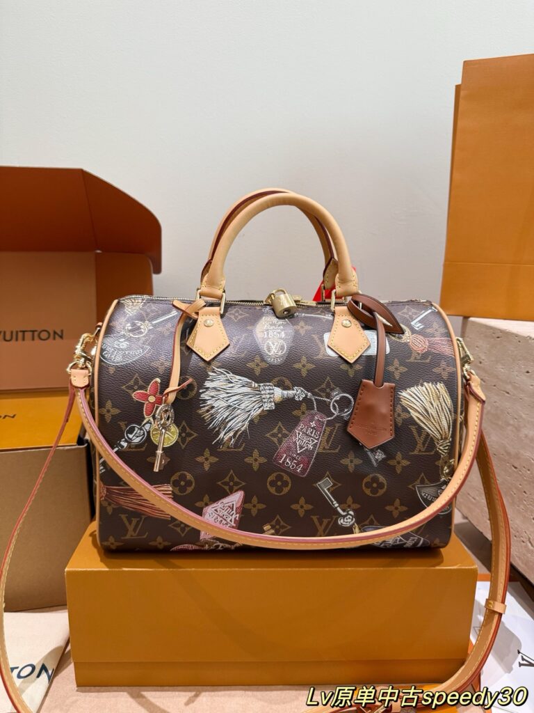Louis Vuitton 564736 Bag Size 30, 21
