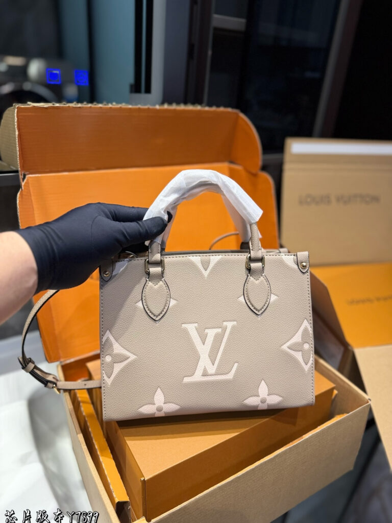 Louis Vuitton 564874 Bag Size 25, 10