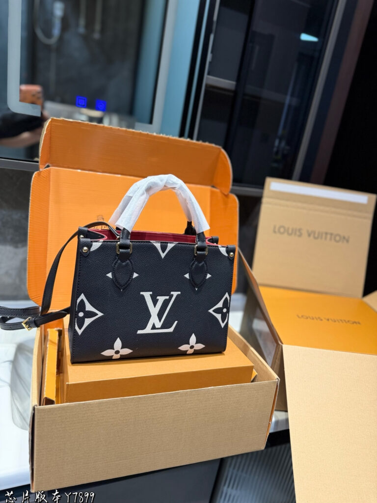 Louis Vuitton 564875 Bag Size 25, 10