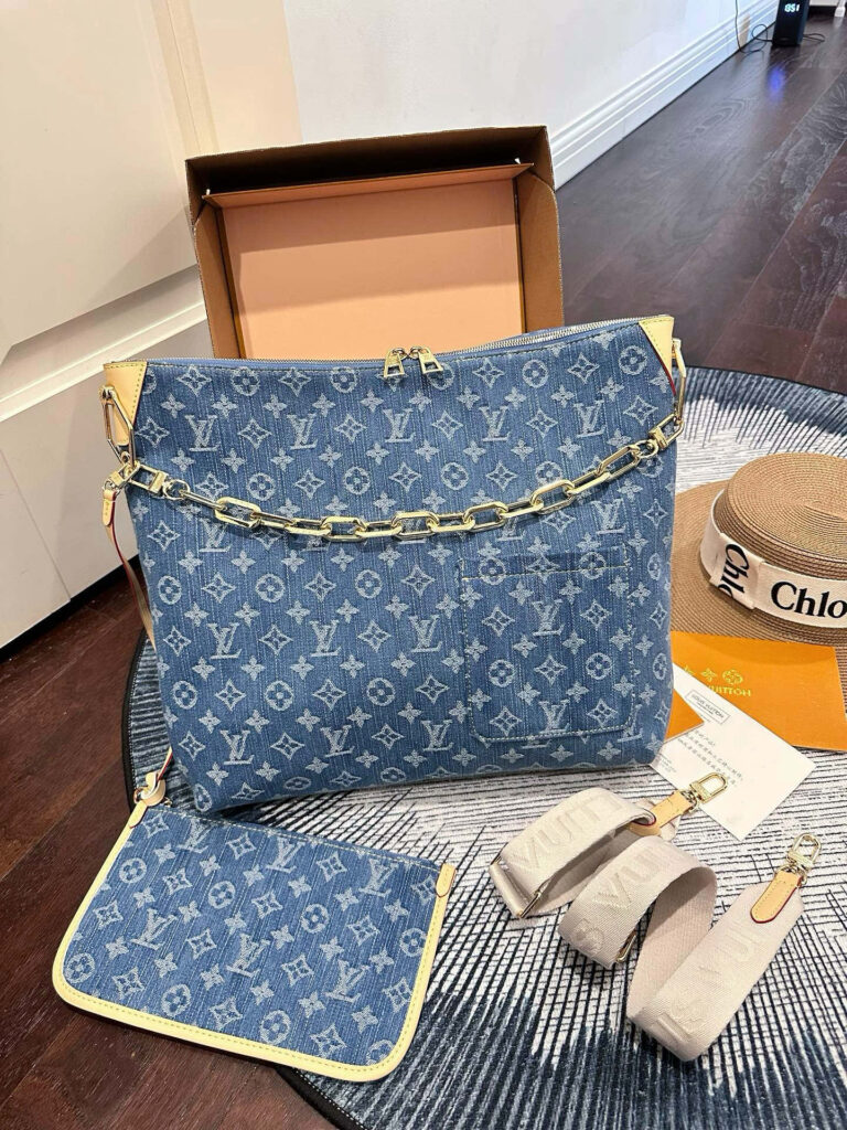 Louis Vuitton 565602 Bag Size 34, 33