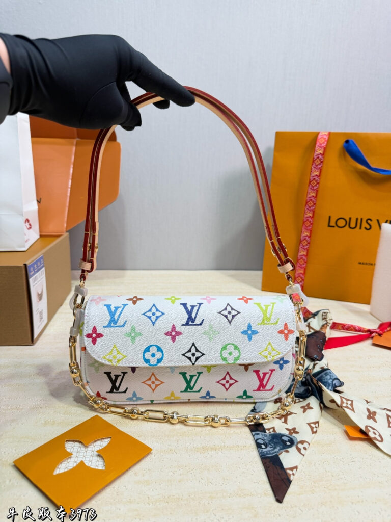 Louis Vuitton 565757 Bag Size 22