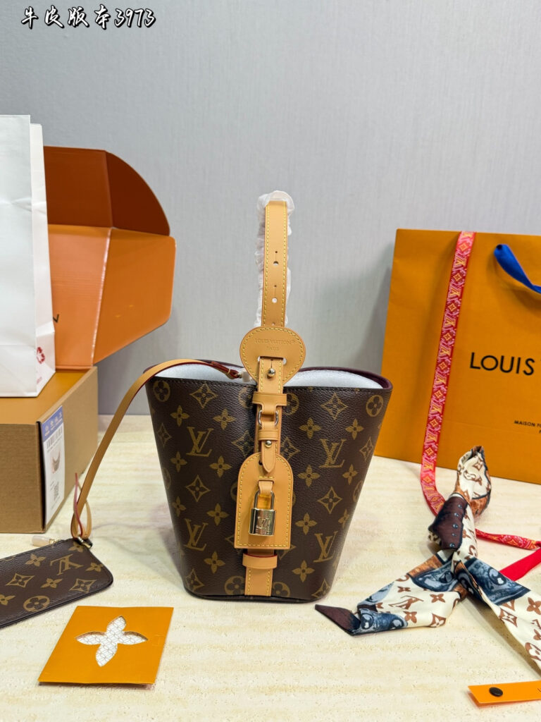 Louis Vuitton 565762 Bag Size 19, 18, 12