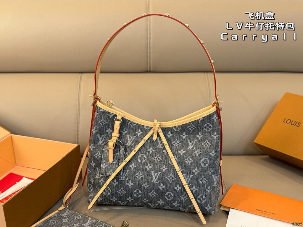 Louis Vuitton 565780 Bag Size 29, 24