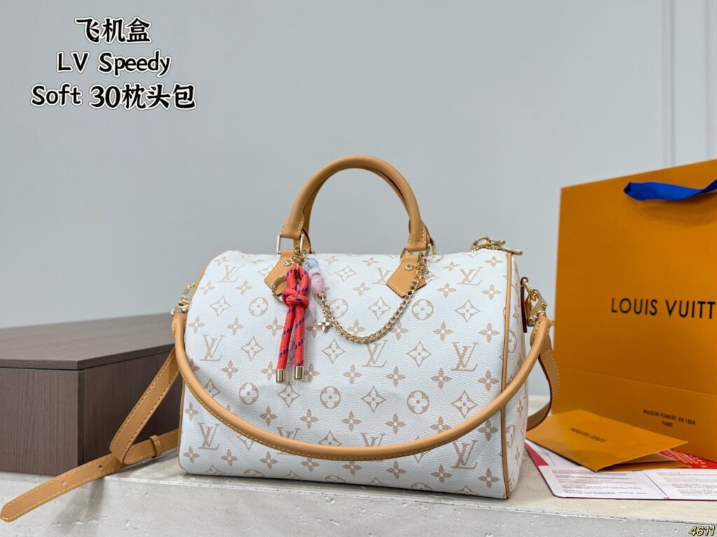 Louis Vuitton 565785 Bag Size 30, 21