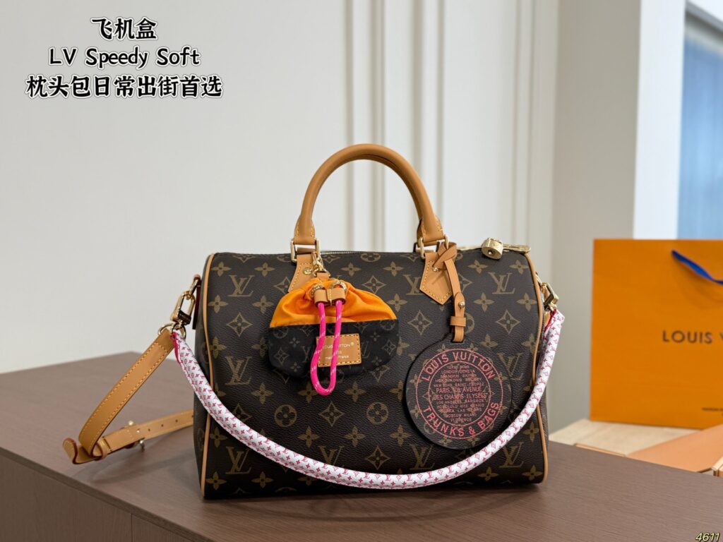 Louis Vuitton 565795 Bag Size 30, 21