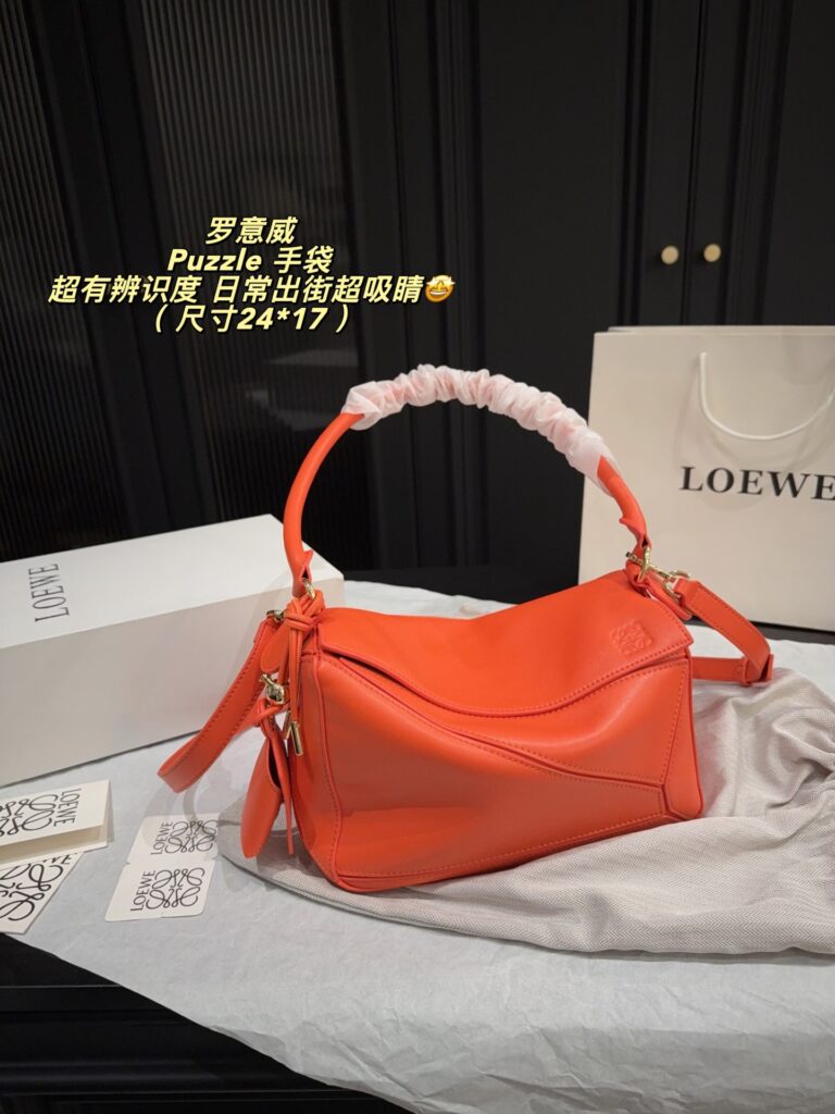 Loewe 565836 Bag Size 24, 17