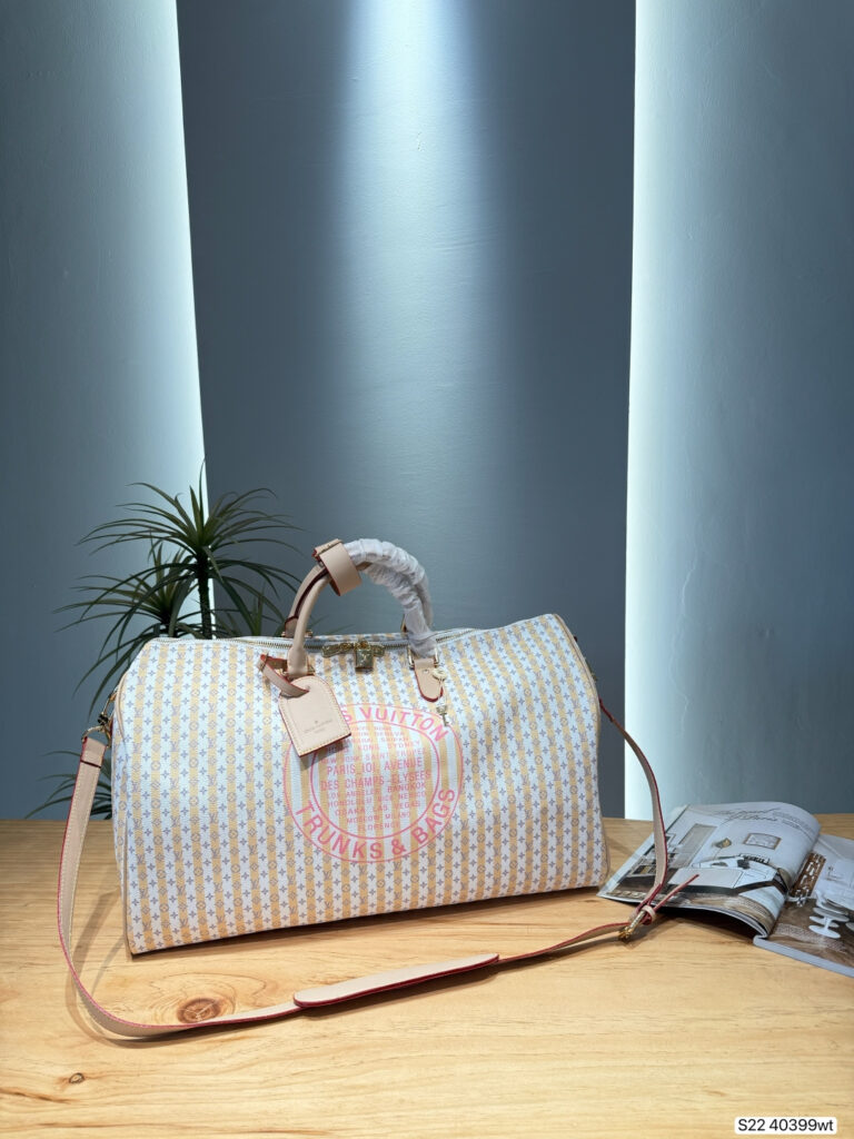 Louis Vuitton 565868 Bag Size 50, 29