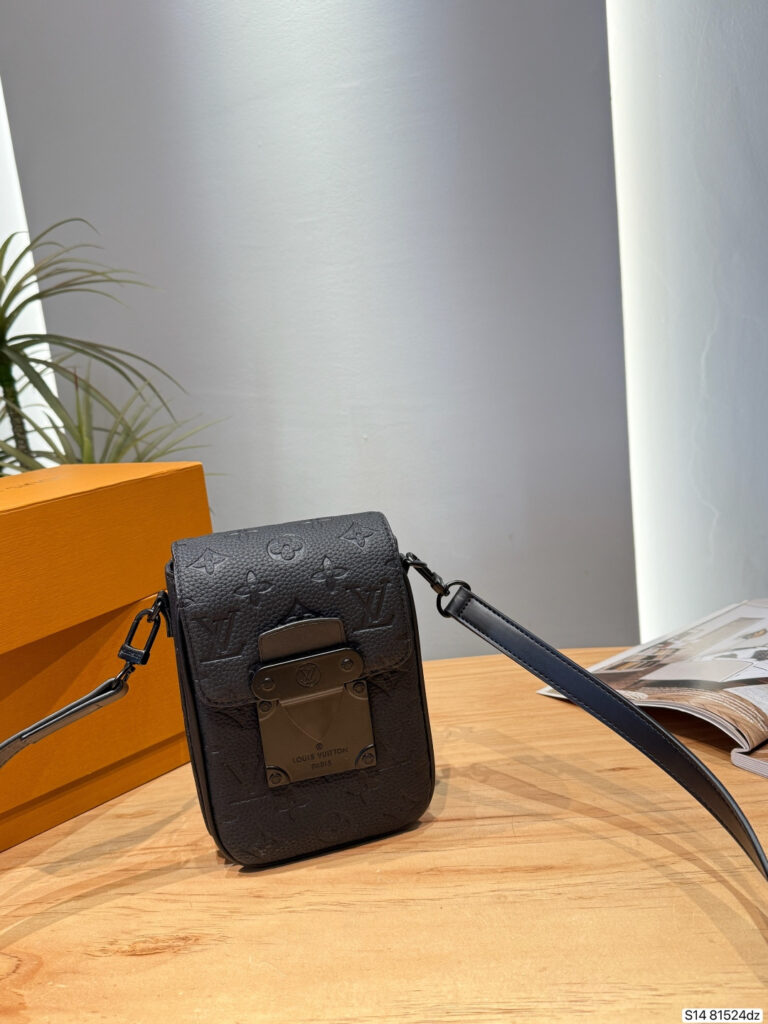 Louis Vuitton 565873 Bag Size S, 13, 18