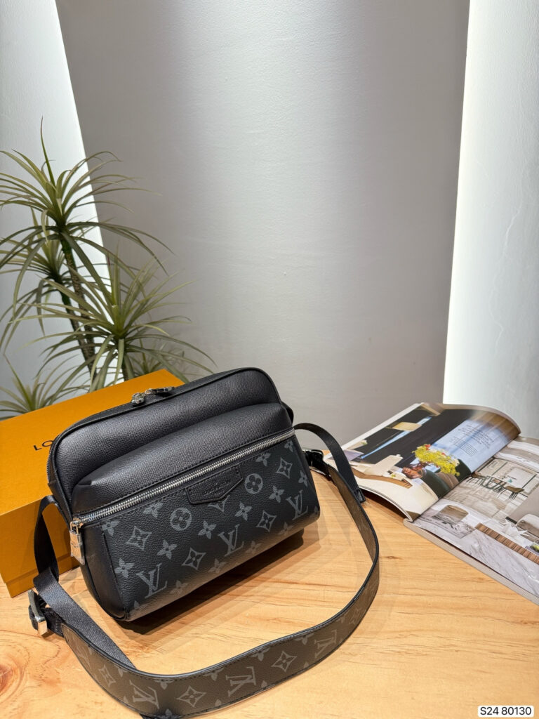 Louis Vuitton 566471 Bag Size 25, 19