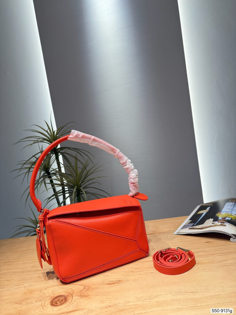 Loewe 566502 Bag Size 24, 16