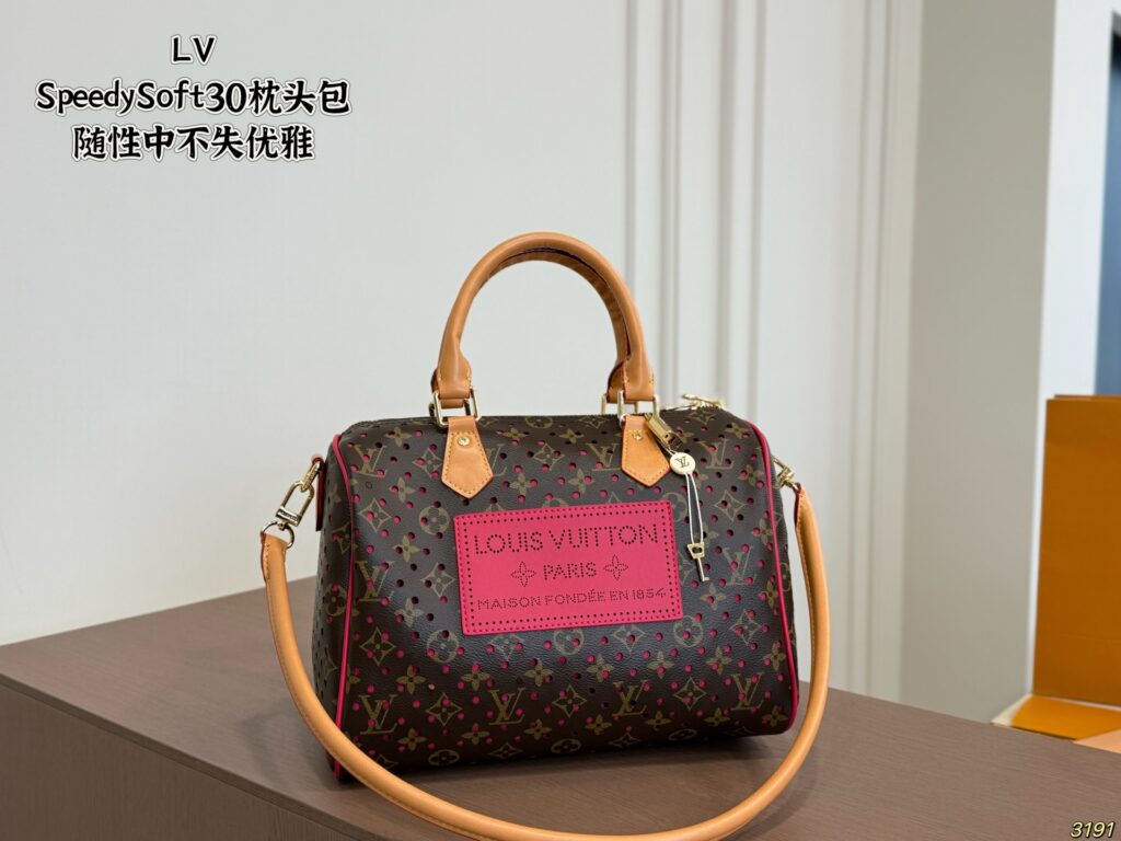 Louis Vuitton 566574 Bag Size 30, 21