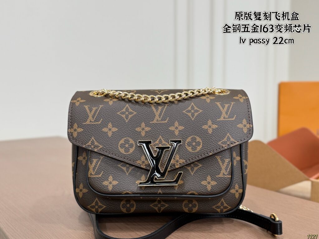 Louis Vuitton 566578 Bag Size 22, 16