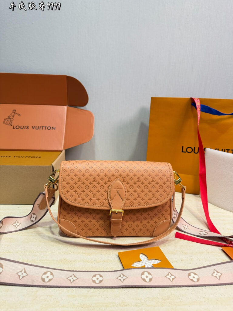 Louis Vuitton 566607 Bag Size 26