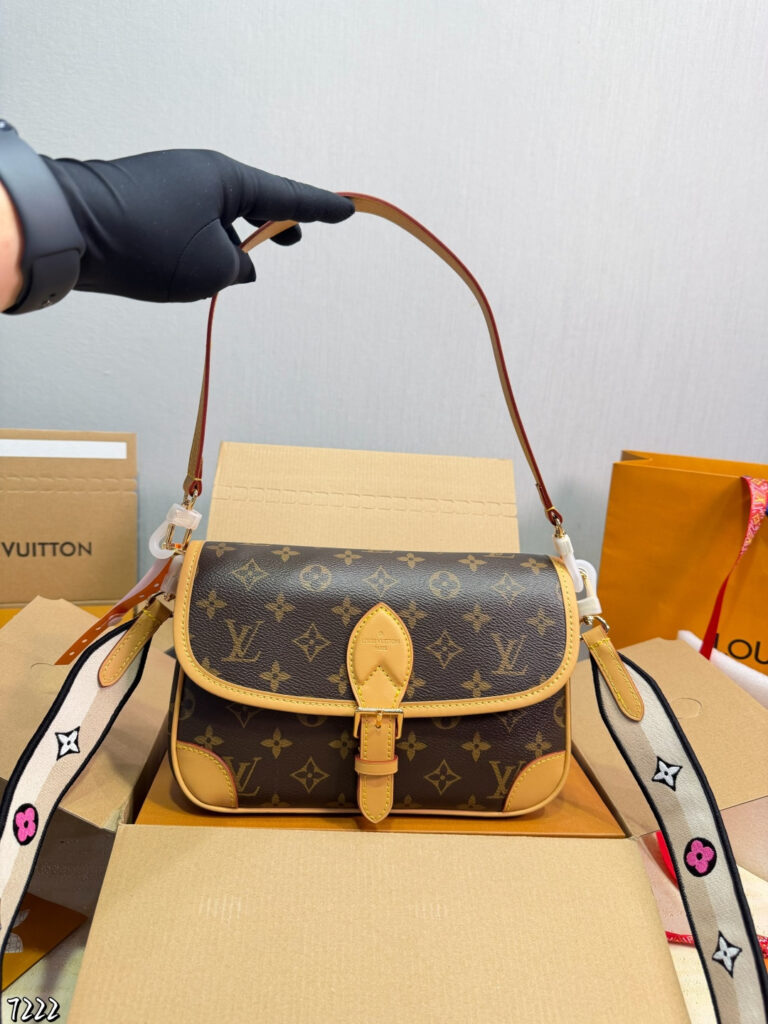 Louis Vuitton 566616 Bag Size L, 25