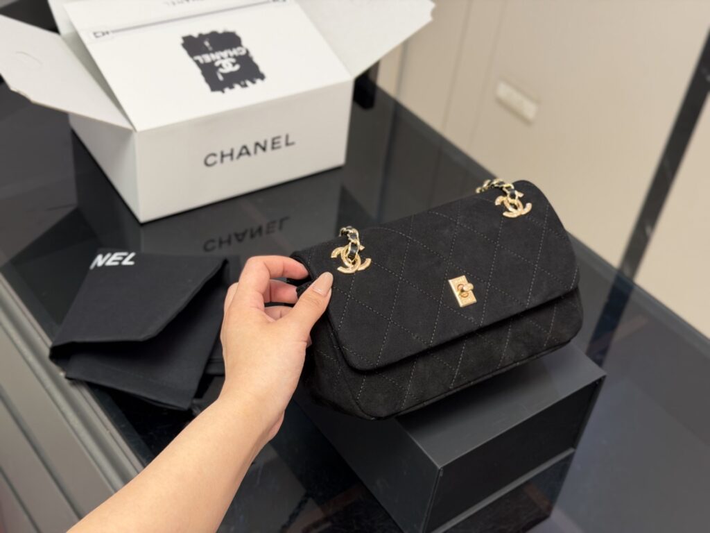 Chanel 566772 Bag Size 22