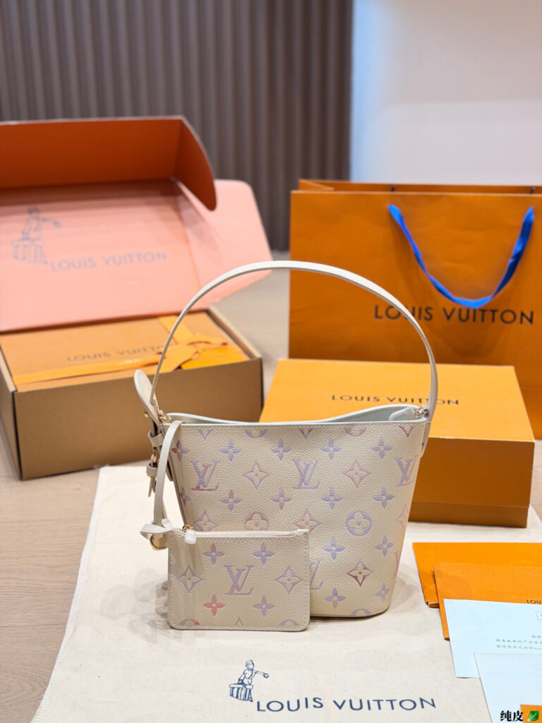 Louis Vuitton 567486 Bag Size 19, 18, 12