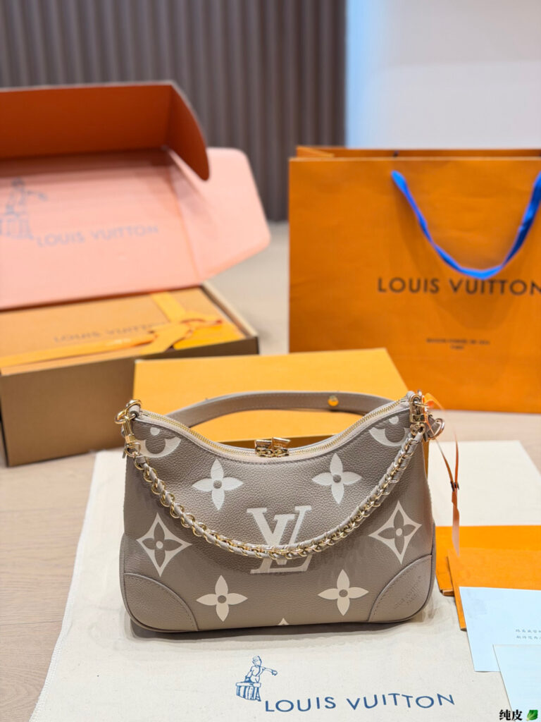 Louis Vuitton 567488 Bag Size 27