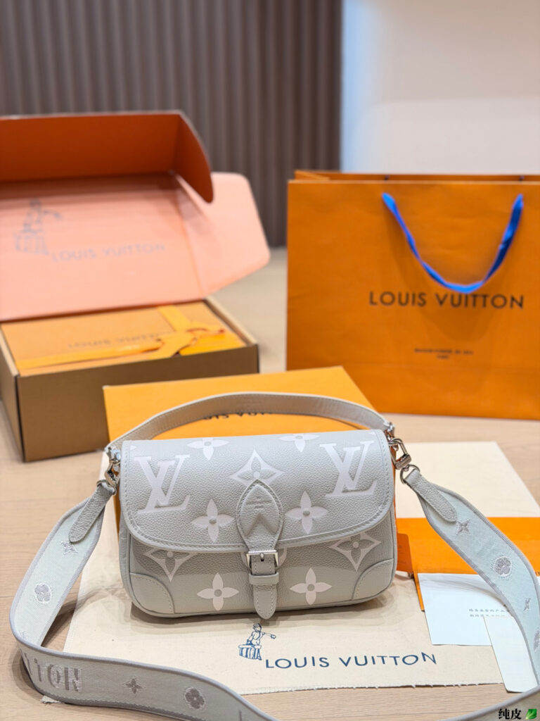 Louis Vuitton 567489 Bag Size 26