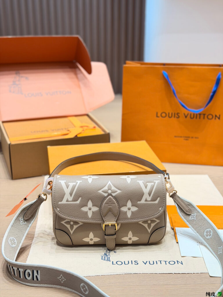 Louis Vuitton 567490 Bag Size 26