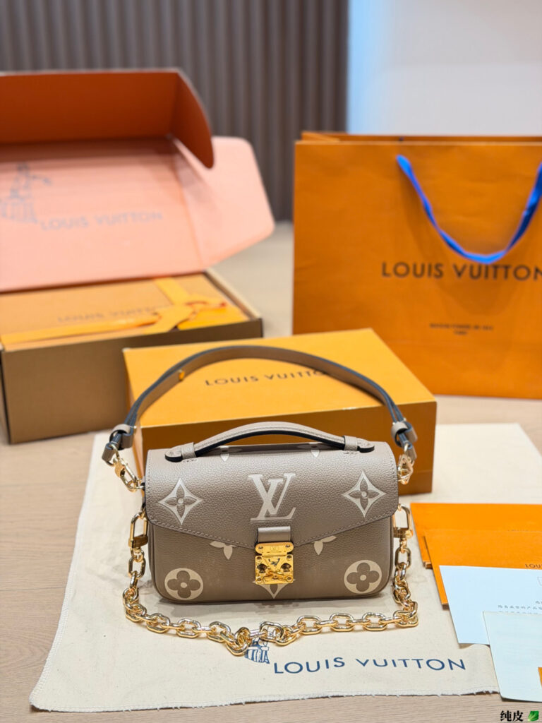 Louis Vuitton 567492 Bag Size 20, 12