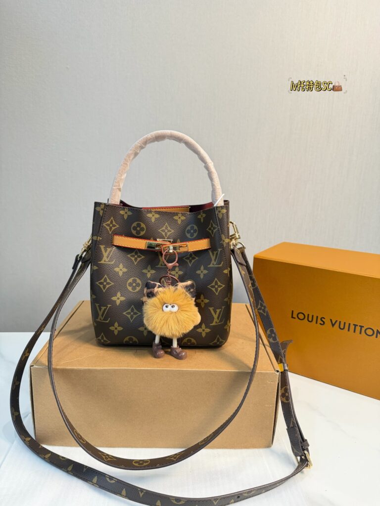 Louis Vuitton 567587 Bag Size 19