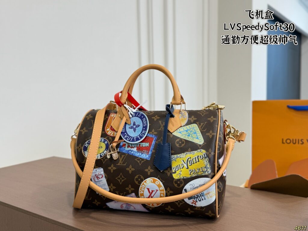 Louis Vuitton 568075 Bag Size 30, 22