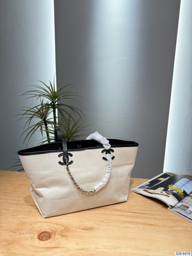 Chanel 568130 Bag Size 28, 22