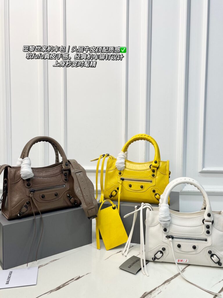 Balenciaga 568381 Bag Size 24, 15