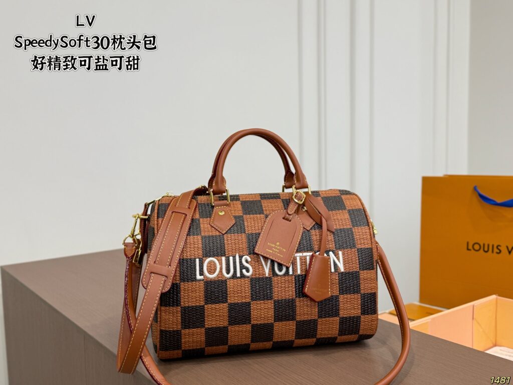 Louis Vuitton 571113 Bag Size 30, 21
