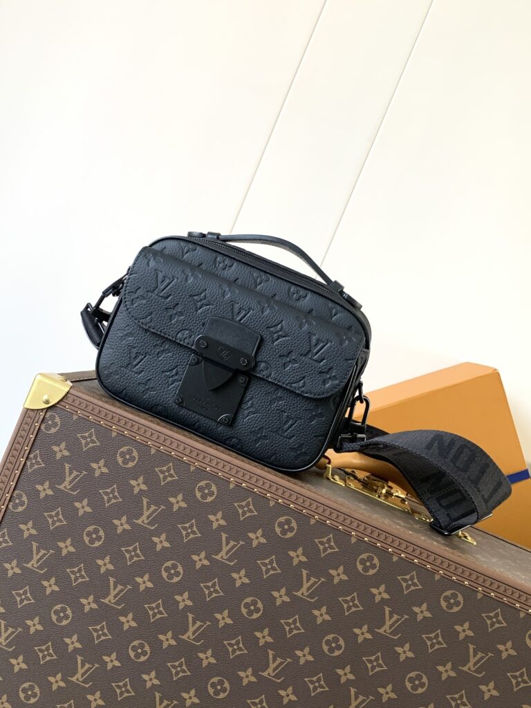 Louis Vuitton 573140 Bag Size S, 22, 18, 33, 60