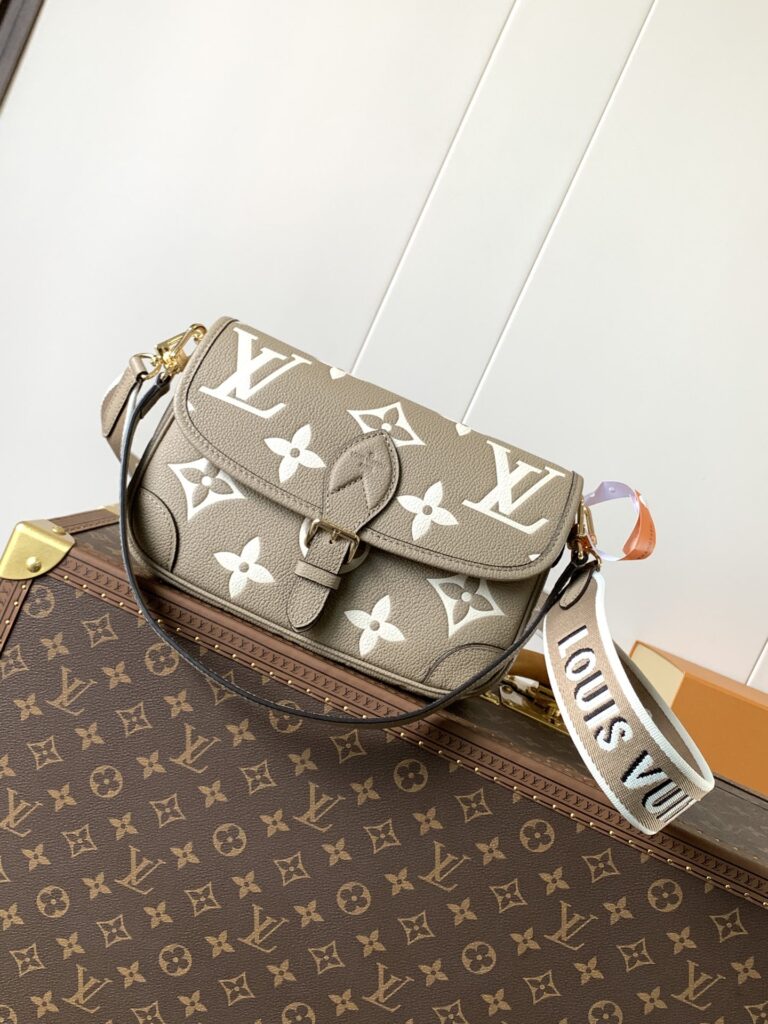 Louis Vuitton 573290 Bag Size 23, 16
