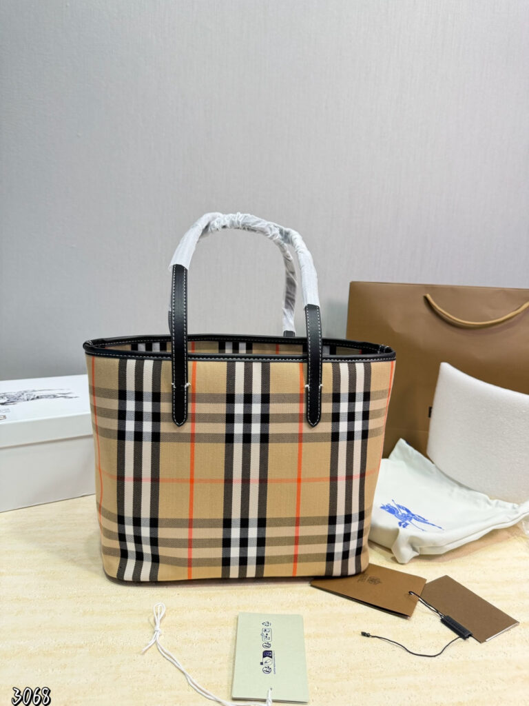 Burberry 575190 Bag Size 29