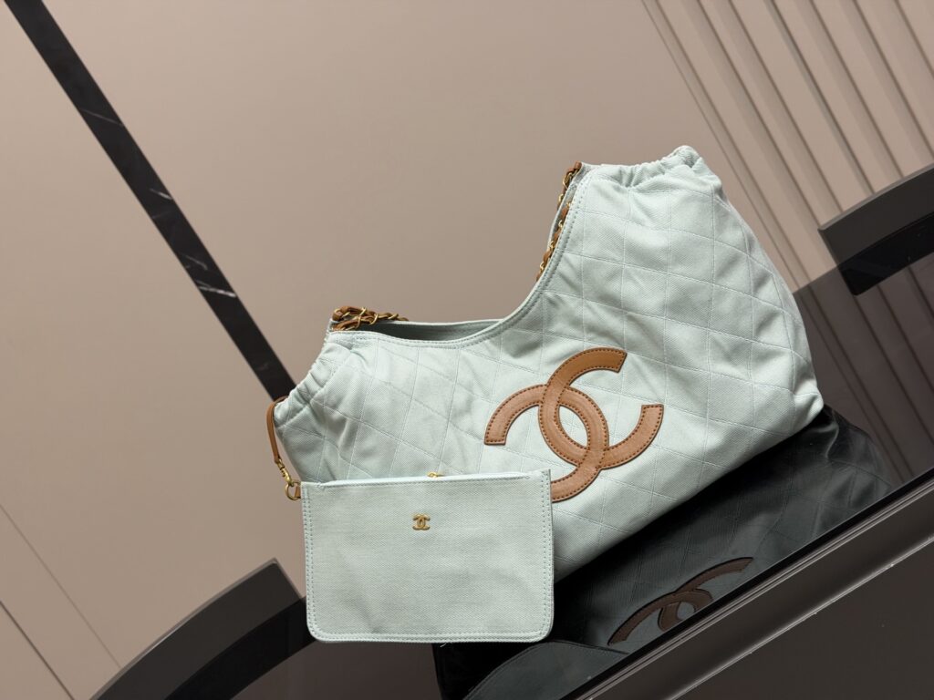 Chanel 575366 Bag Size 10, 40