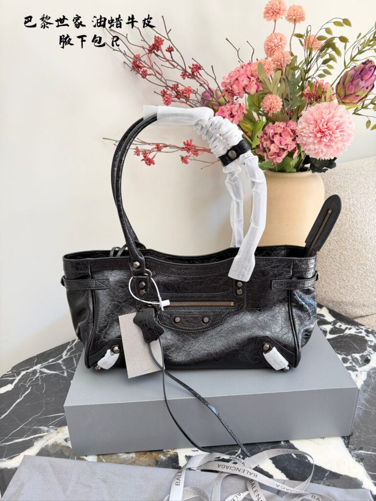 Balenciaga 575549 Bag Size 32, 18