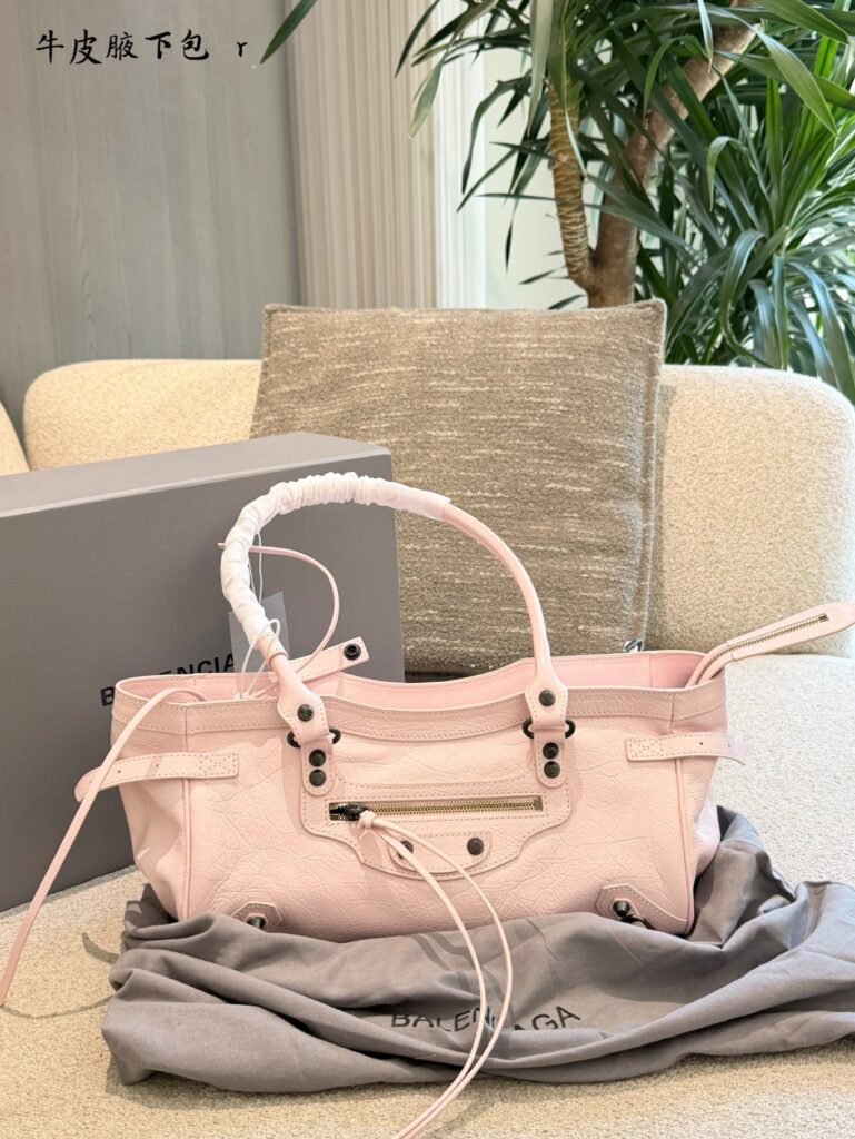 Balenciaga 575550 Bag Size 32, 18