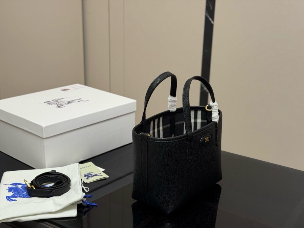 Burberry 576249 Bag Size 21, 30, 18