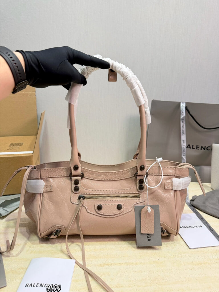Balenciaga 578946 Bag Size 32