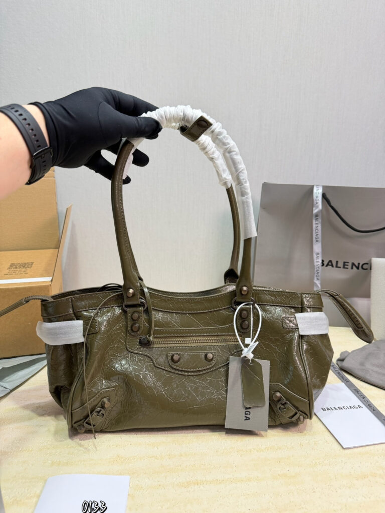 Balenciaga 578947 Bag Size 32