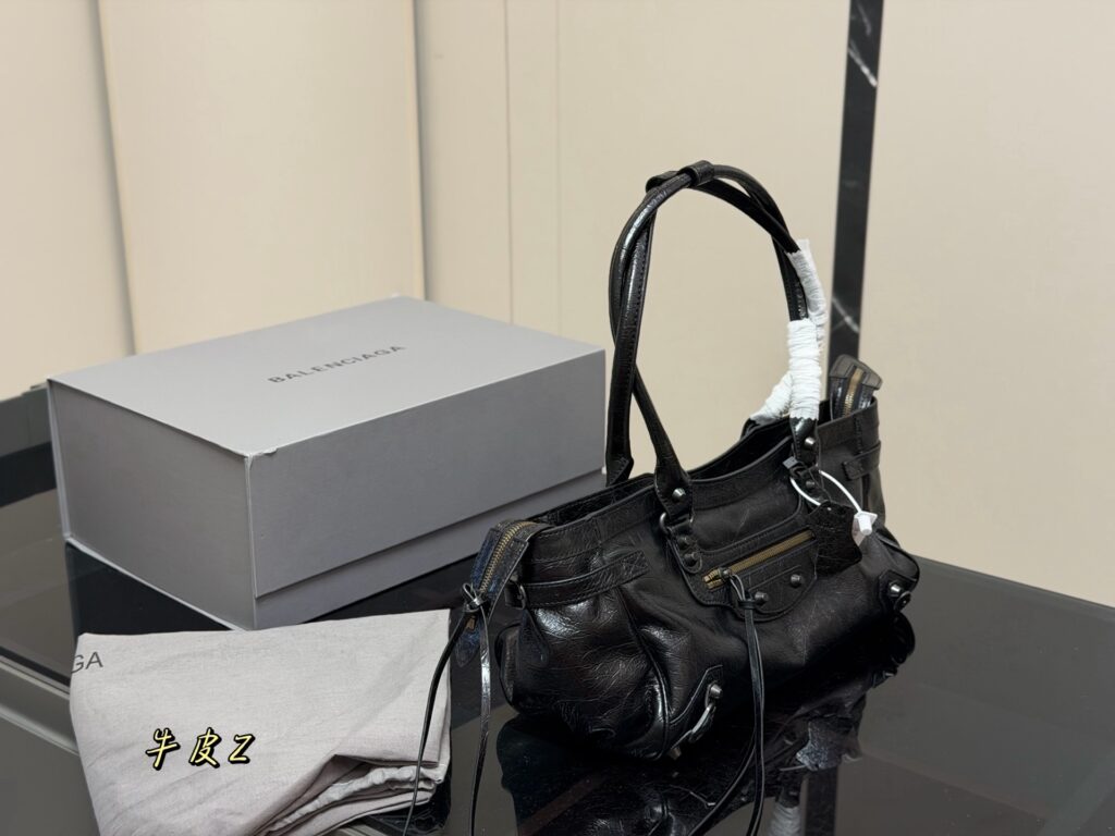 Balenciaga 579236 Bag Size 32