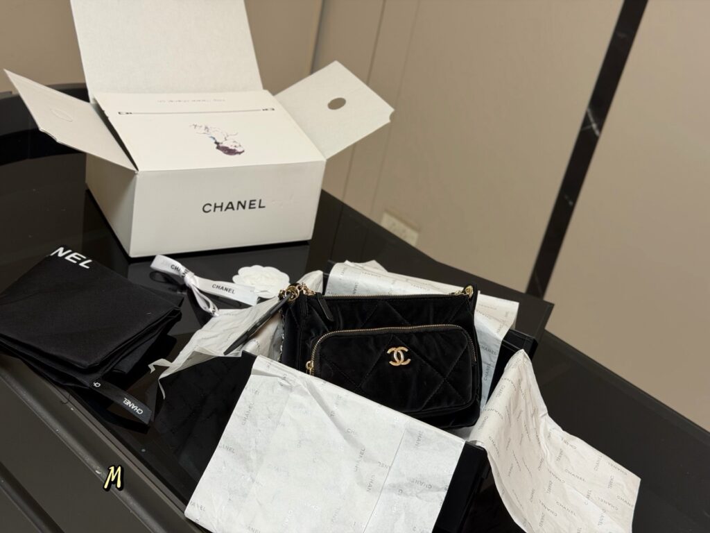 Chanel 581407 Bag Size 22